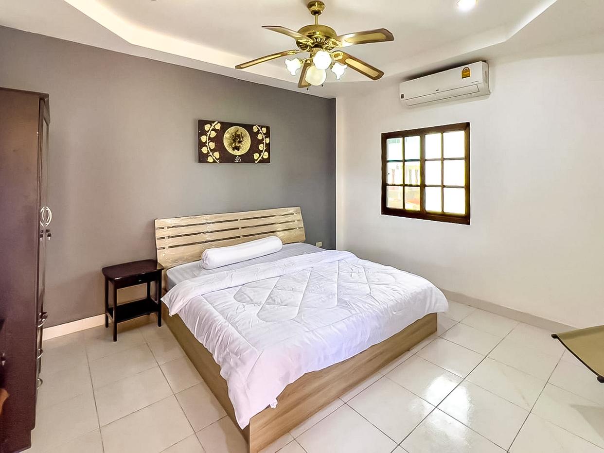 รูป Spacious Pool Villa 12BR for Rent in South Pattaya - รูปที่ 10/14