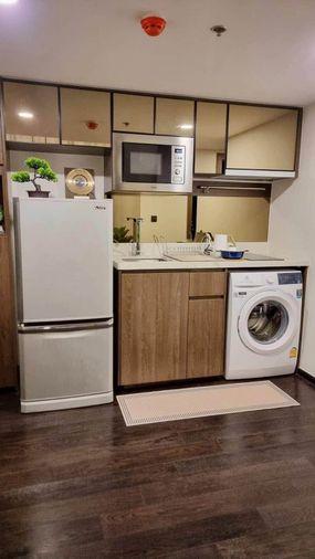รูป Park Origin Thonglor ห้องโปร่งโล่งสไตล์ญี่ปุ่น มีมุมนั่งเล่นปูเสื่อทาทามิ โซฟาติดระเบียงกว้าง เฟอร์ไม้คุมโทนอุ่น - รูปที่ 5/7