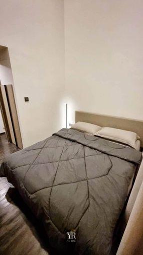 รูป Park Origin Thonglor ห้องโปร่งโล่งสไตล์ญี่ปุ่น มีมุมนั่งเล่นปูเสื่อทาทามิ โซฟาติดระเบียงกว้าง เฟอร์ไม้คุมโทนอุ่น - รูปที่ 3/7