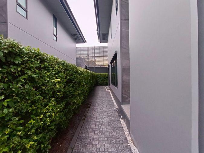 picture Setthasiri Krungthepkreetha, ready to move in, located near the clubhouse. - 5/16