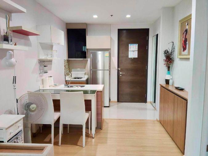 รูป Rhythm Sukhumvit 50 จุดเด่นคือวิวระเบียงสวยมาก เห็นแนวรถไฟฟ้าและวิวเมืองโล่งๆ ห้องนอนมีช่องแสงข้างเตียง เฟอร์ครบตรงปกทักได้เลย - รูปที่ 14/17