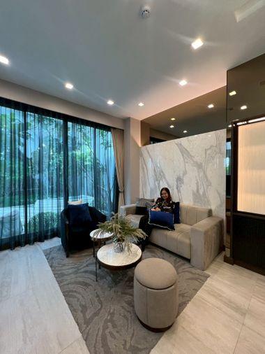 รูป บ้านเดี่ยวระดับ Ultra Luxury 3 ชั้น พร้อมลิฟต์ส่วนตัว บนทำเลศักยภาพ กรุงเทพกรีฑา ที่ออกแบบมาเพื่อการใช้ชีวิตเหนือระดับ พร้อมความเป็นส่วนตัวในทุกมิติ - รูปที่ 4/33