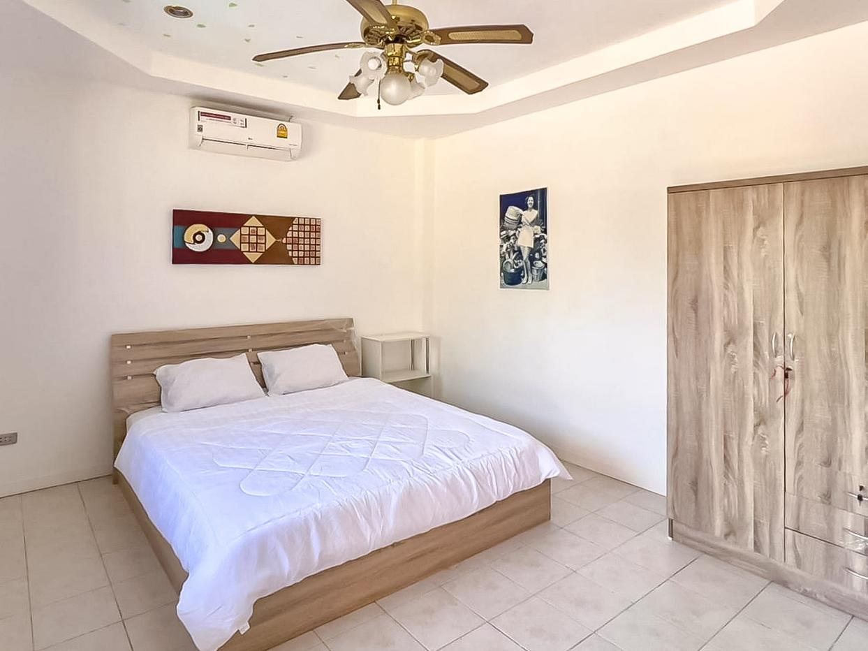 รูป Spacious Pool Villa 12BR for Rent in South Pattaya - รูปที่ 9/14