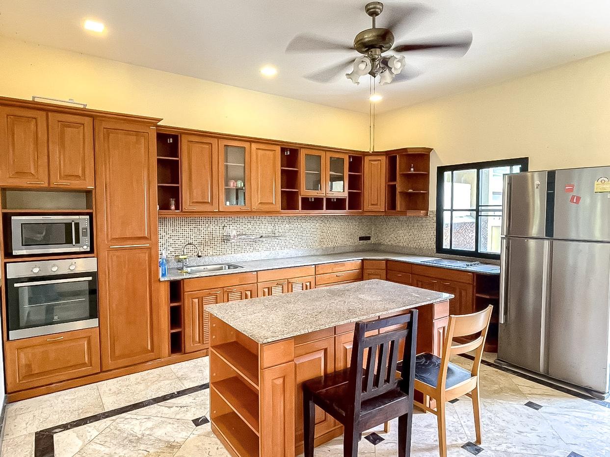 รูป Luxury 2Storey House for Rent Noen Plub Wan East Pattaya 5Bed - รูปที่ 8/25