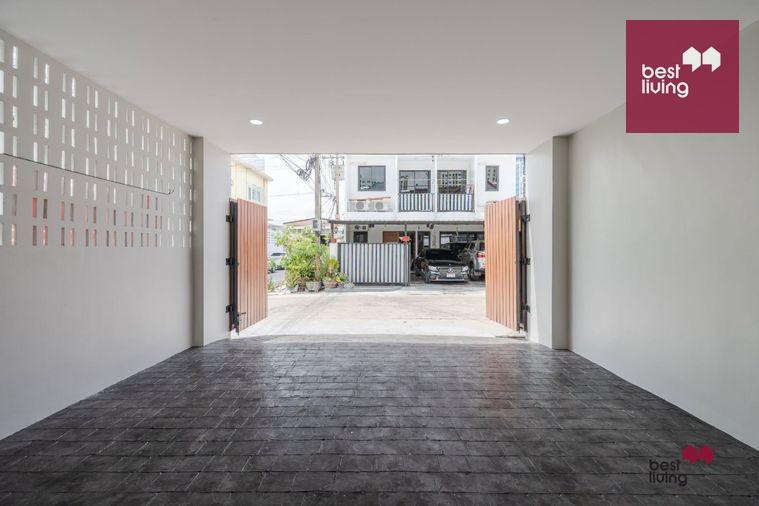 picture Corner House at Rungcharoen Chokchai 4 Village, Fully Renovated - 34/69