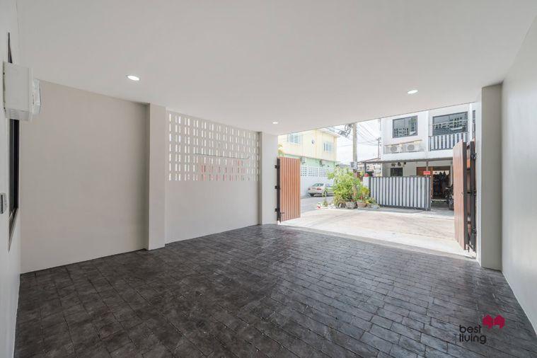 picture Corner House at Rungcharoen Chokchai 4 Village, Fully Renovated - 35/69