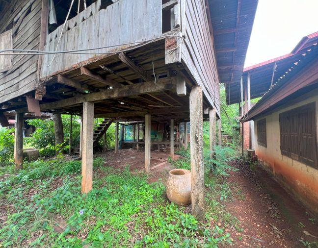 รูป AL-5-0608|บ้านพักอาศัยครึ่งตึกครึ่งไม้ 2 ชั้นและบ้านไม้ใต้ถุนสูง บ้านจรุกเตย ต. หนองฮี อ.ปลาปาก จ.นครพนม (ราคา 650,000 บาท) - รูปที่ 23/24