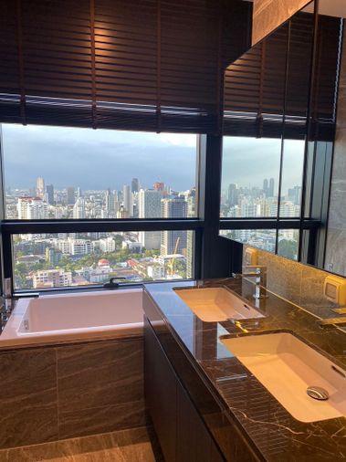 รูป The Esse Sukhumvit 36 ปล่อยเช่า 2 ห้องนอน ชั้นสูง การตกแต่งที่ครบครัน เฟอร์นิเจอร์พร้อม แพ็คกระเป๋าเข้าอยู่ได้เลย!! - รูปที่ 7/7