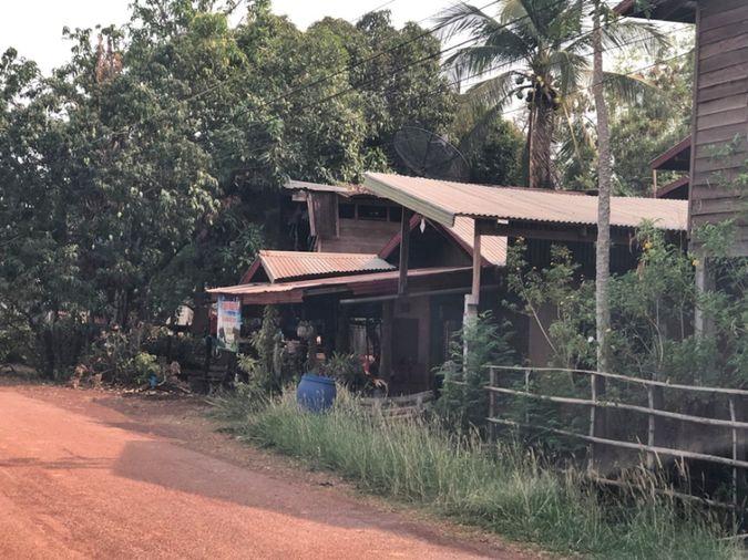 รูป AL-5-0608|บ้านพักอาศัยครึ่งตึกครึ่งไม้ 2 ชั้นและบ้านไม้ใต้ถุนสูง บ้านจรุกเตย  ต. หนองฮี อ.ปลาปาก จ.นครพนม (ราคา 650,000 บาท) - รูปที่ 2/24