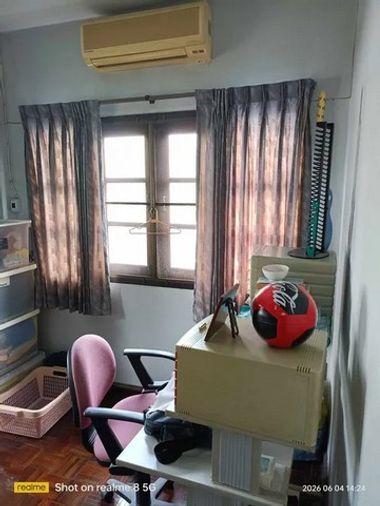 รูป ขายบ้านและที่ดิน บางพลี สมุทรปราการ เนื้อที่รวม260ตร.ว. ประกอบด้วยบ้าน2ชั้น1หลัง พื้นที่ใช้สอย 110ตร.ม. บ้านชั้นเดียว1หลัง พื้นที่ใช้สอย 81ตร.ม.  - รูปที่ 11/17