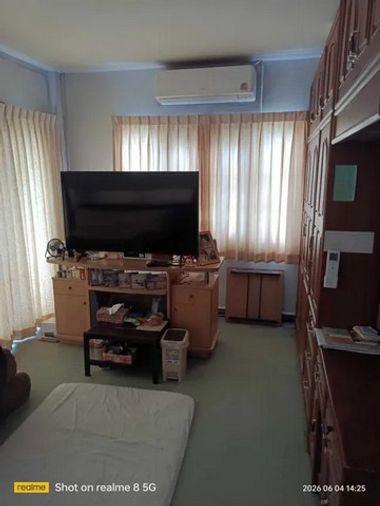 รูป ขายบ้านและที่ดิน บางพลี สมุทรปราการ เนื้อที่รวม260ตร.ว. ประกอบด้วยบ้าน2ชั้น1หลัง พื้นที่ใช้สอย 110ตร.ม. บ้านชั้นเดียว1หลัง พื้นที่ใช้สอย 81ตร.ม.  - รูปที่ 12/17