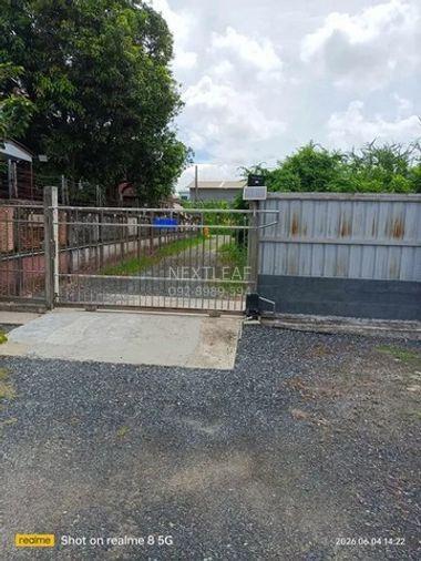 รูป ขายบ้านและที่ดิน บางพลี สมุทรปราการ เนื้อที่รวม260ตร.ว. ประกอบด้วยบ้าน2ชั้น1หลัง พื้นที่ใช้สอย 110ตร.ม. บ้านชั้นเดียว1หลัง พื้นที่ใช้สอย 81ตร.ม. - รูปที่ 2/17