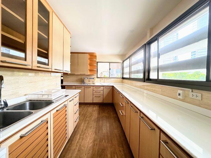 รูป ให้เช่า Ruamrudee Penthouse (ร่วมฤดี เพนท์เฮ้าส์) 3 นอน 3 น้ำ ใหญ่พิเศษ 295.13 ตร.ม. ระเบียงกว้างมาก วิวโล่ง ใกล้ BTS เพลินจิต - รูปที่ 15/23