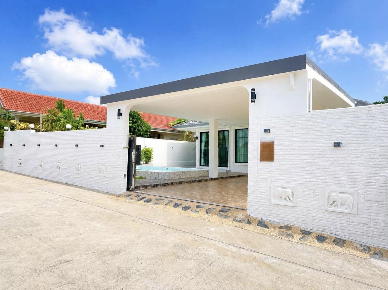 picture Luxury Pool Villa for Sale Khao Noi East Pattaya - 25/26