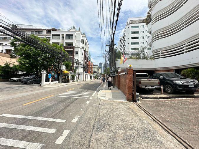 รูป ให้เช่า Ruamrudee Penthouse (ร่วมฤดี เพนท์เฮ้าส์) 3 นอน 3 น้ำ ใหญ่พิเศษ 295.13 ตร.ม. ระเบียงกว้างมาก วิวโล่ง ใกล้ BTS เพลินจิต - รูปที่ 23/23