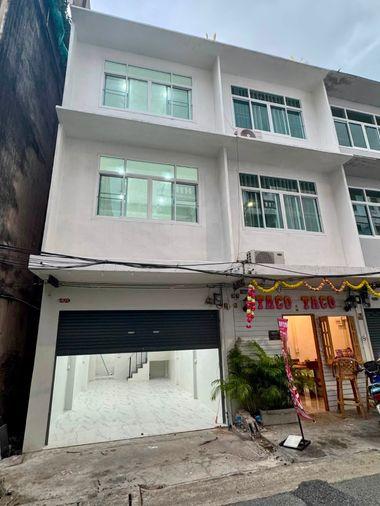 รูป ให้เช่า ทาวน์เฮาส์ 4 ชั้น พร้อมดาดฟ้า รีโนเวทใหม่ทั้งหลัง สาทร 11 แยก 3 | ใกล้ BTS เซนต์หลุยส์ เพียง 600 เมตร (TH6915) - รูปที่ 1/10