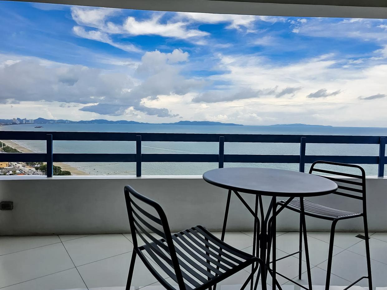picture Jomtien Plaza Condotel Luxury Duplex Penthouse for Sale - 15/19