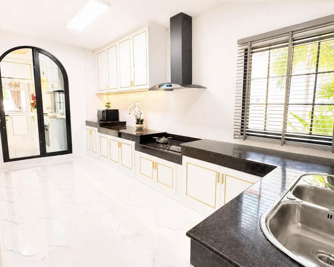 picture Luxury Pool Villa for Sale Khao Noi East Pattaya - 10/26