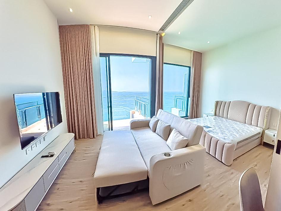 picture AROM WONGAMAT Condo for Rent Studio High Floor Sea View - 2/9