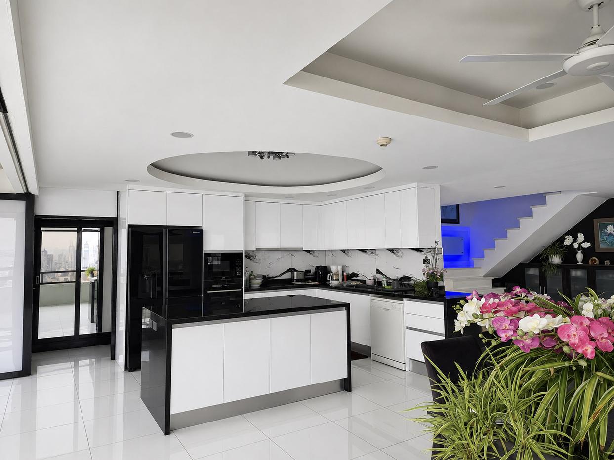 picture Jomtien Plaza Condotel Luxury Duplex Penthouse for Sale - 10/19