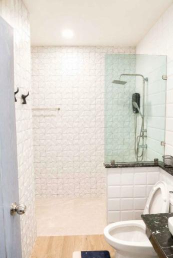 picture Luxurious detached house, like new condition, premium location near Central Chonburi. - 14/17