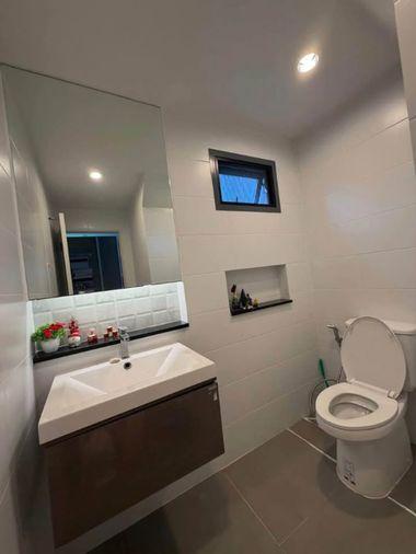 รูป 🔥ขาย บ้านเดี่ยว โครงการหมู่บ้าน สราญสิริชัยพฤกษ์-แจ้งวัฒนะ ถนนหอการค้าไทย ใกล้โรงเรียนนานาชาติ SISB พร้อมเฟอร์นิเจอร์และสิ่งอำนวยความสะดวกครบครัน ✅ - รูปที่ 6/7