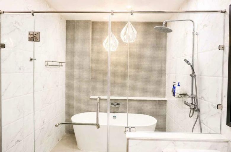 picture Luxurious detached house, like new condition, premium location near Central Chonburi. - 10/17