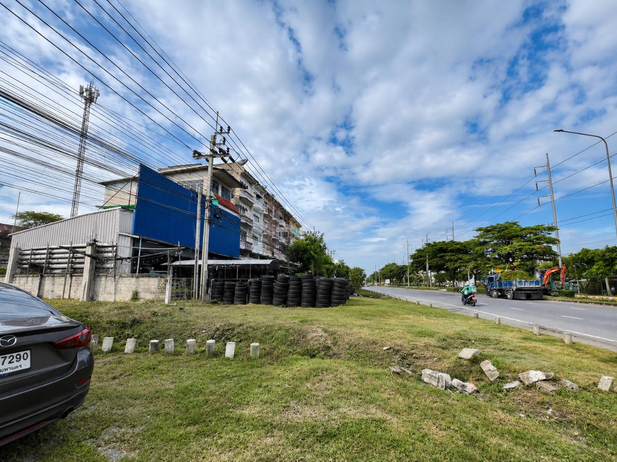 รูป อาคารพาณิชย์ 4 ชั้นพร้อมชั้นลอย ติดถนนพุทธมณฑลสาย 2 (ฝั่งเพชรเกษม) | ทำเลทองเหมาะทำธุรกิจ-ออฟฟิศ | เพียง 250 เมตรจากถนนเพชรเกษม - รูปที่ 3/5