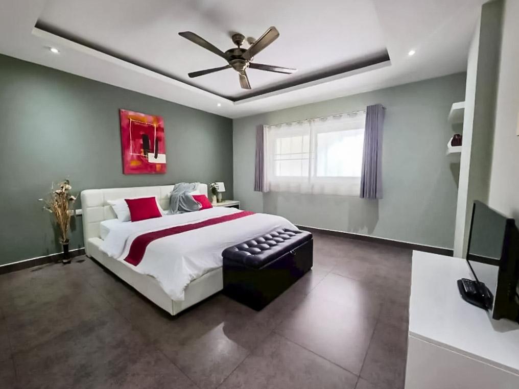 picture Tudor Court Pratumnak 2 Bedroom Condo for Sale - 10/21