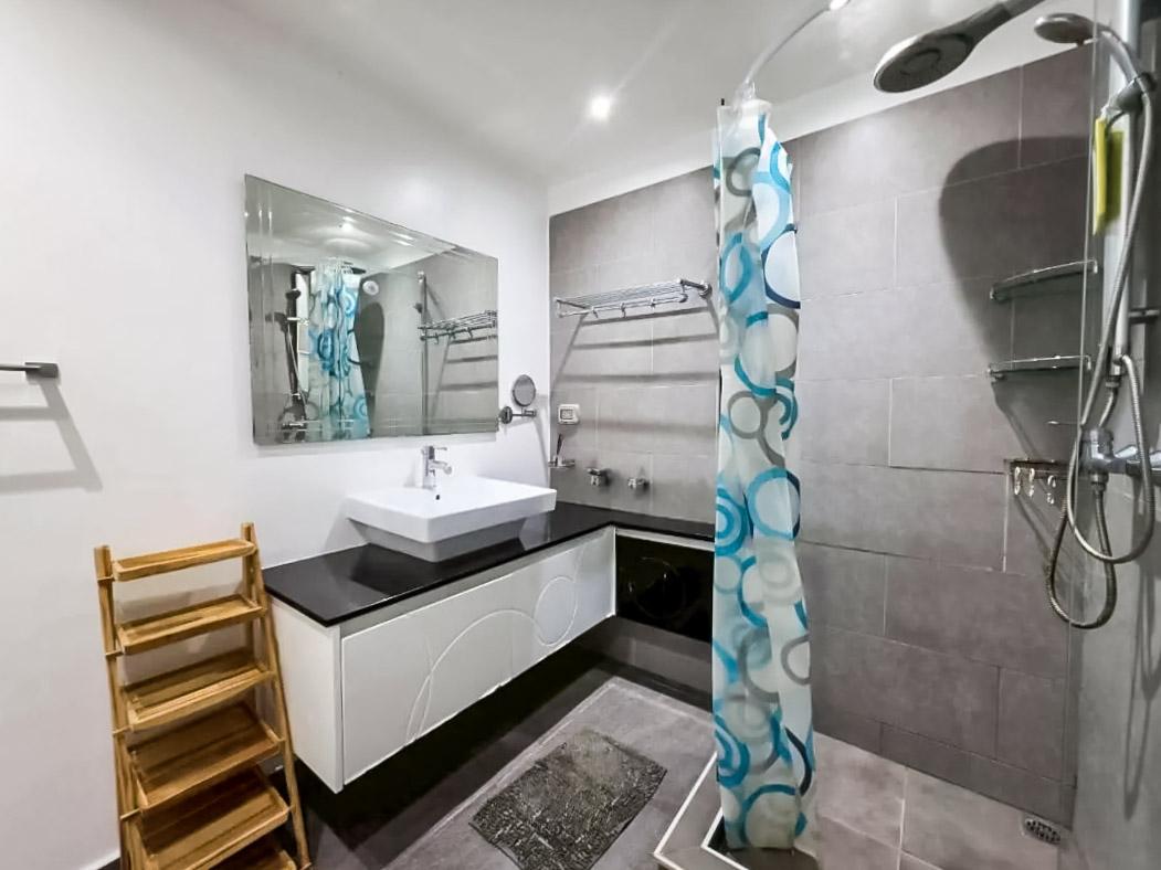 picture Tudor Court Pratumnak 2 Bedroom Condo for Sale - 14/21