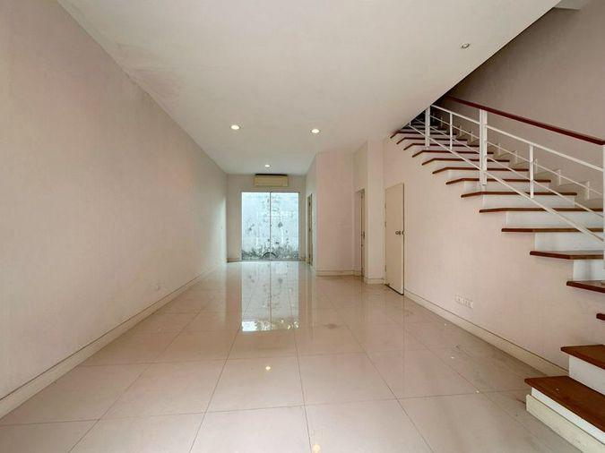 รูป บ้านกลางเมือง สาทร–ตากสิน2  ทาวน์โฮม 3 ชั้น  ใกล้สาทร ใกล้รถไฟฟ้า บ้านไม่เคยเข้าอยู่ - รูปที่ 2/13