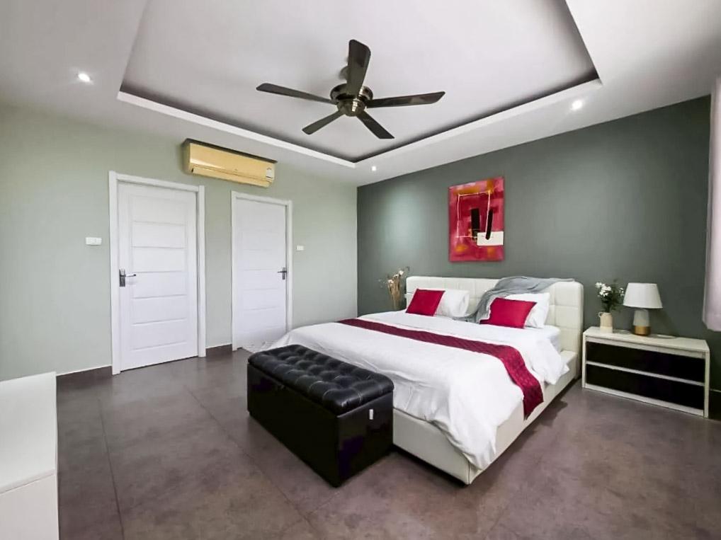 picture Tudor Court Pratumnak 2 Bedroom Condo for Sale - 12/21