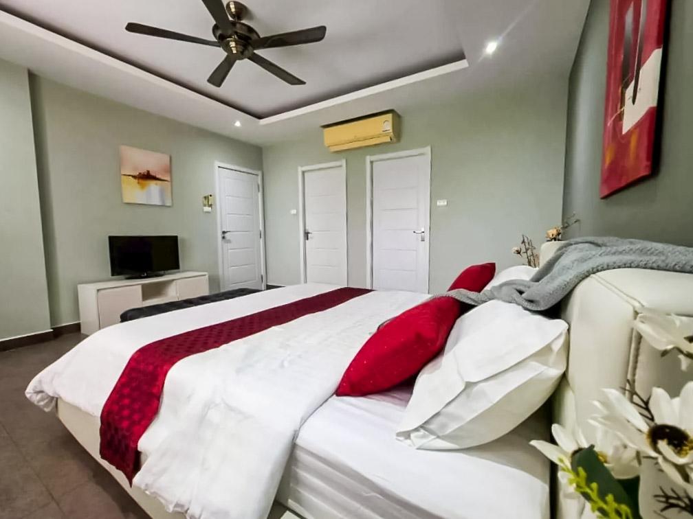 picture Tudor Court Pratumnak 2 Bedroom Condo for Sale - 13/21