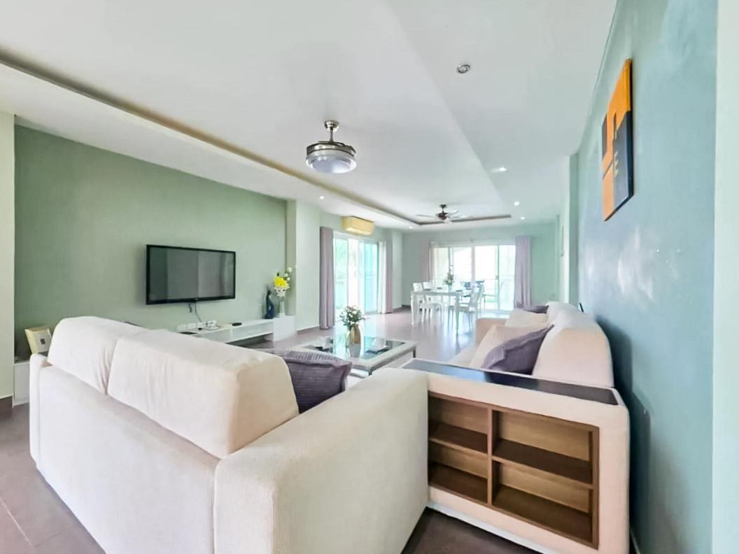 picture Tudor Court Pratumnak 2 Bedroom Condo for Sale - 2/21