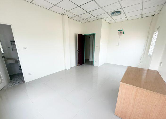 รูป ขายบ้านเดี่ยว 2 ชั้น พื้นที่กว้าง 200 ตร.ว.คลองสอง ปทุมธานี รองรับการอยู่อาศัยครอบครัวใหญ่ หรือทำโฮมออฟฟิศ จอดรถได้มากกว่า 10 คัน - รูปที่ 12/22