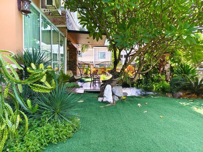 รูป ขาย บ้านเดี่ยว ร่มรื่น บรรยากาศเหมือนรีสอร์ท ติดถนนหลักของหมุ่บ้าน Natural Ville ร่มเกล้า 3 ห้องนอน 4 ห้องน้ำ 175 ตร.ว.  - รูปที่ 5/32