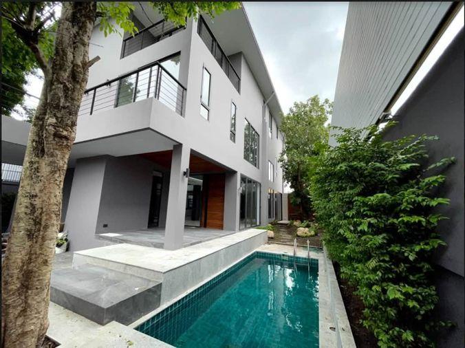 รูป ขาย บ้านเดี่ยวหรู สไตล์โมเดิร์น Pool Villa สุขุมวิท 71 (H6931) - รูปที่ 2/10