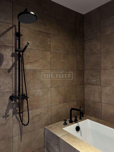 รูป ✨ Industrial Chic Masterpiece - A Bold Statement of Luxury and High-Volume Architecture ✨ - รูปที่ 9/17