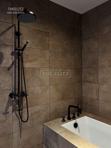 รูป ✨ Industrial Chic Masterpiece - A Bold Statement of Luxury and High-Volume Architecture ✨ - รูปที่ 9/17