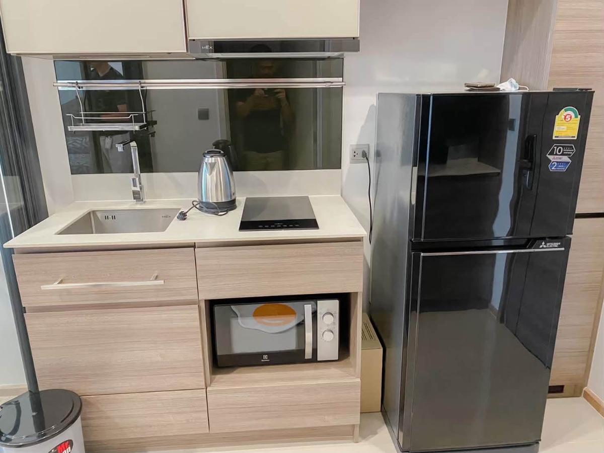 picture For Rent ✨ THE LINE Phahon - Pradipat ✨ Fully furnished and equipped with appliances; pool view. - 6/11