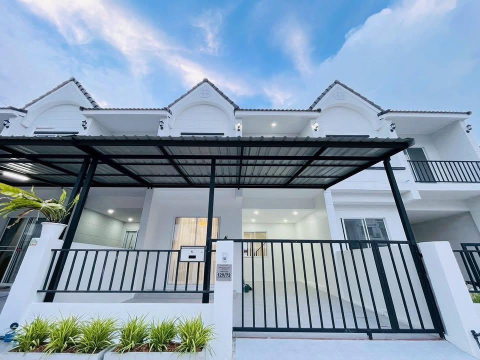 รูป 🔥ขาย ทาวน์โฮม 2 ชั้น Ratanakorn Village 25 (หมู่บ้านรัตนากร 25)   บ้านสวยพร้อมอยู่ เฟอร์นิเจอร์และเครื่องใช้ไฟฟ้าครบชุด✅   - รูปที่ 1/20