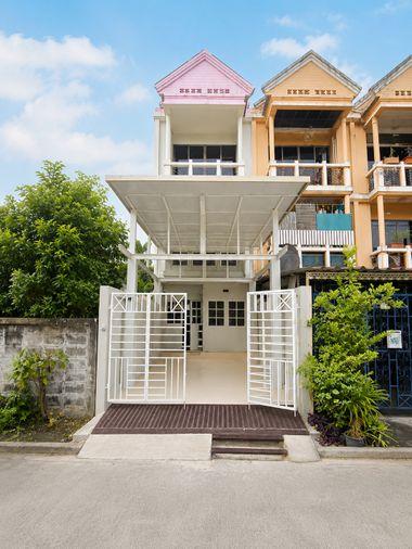 รูป 🏡✨ ขายทาวน์เฮ้าส์ 3 ชั้น รีโนเวทใหม่ทั้งหลัง | ใกล้ BTS พหลโยธิน 59 เพียง 300 เมตร 🚆 - รูปที่ 1/9