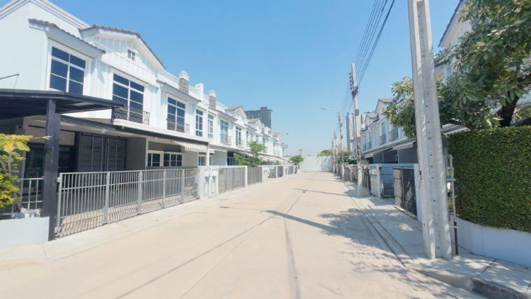 รูป บ้านหลังมุมแบบนี้... ในโครงการอินดี้ 4 เมกะบางนา มีเข้าตลาดไม่บ่อย! พร้อมเฟอร์นิเจอร์ หันหน้าทิศใต้ อยู่สบาย ซื้อแล้วเข้าอยู่ได้ทันที  - รูปที่ 10/27