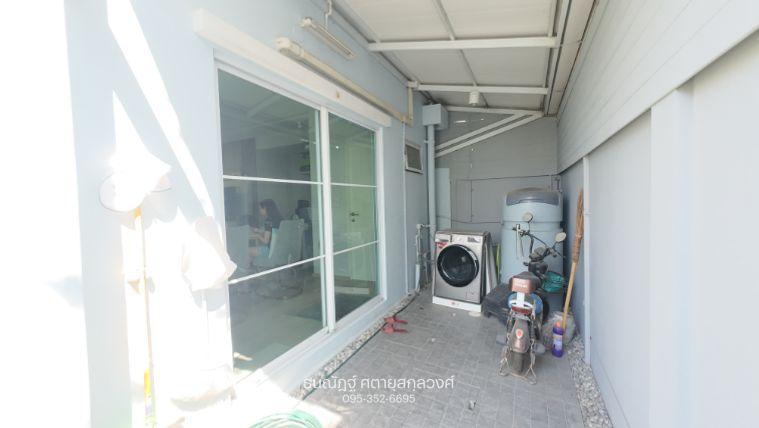 รูป บ้านหลังมุมแบบนี้... ในโครงการอินดี้ 4 เมกะบางนา มีเข้าตลาดไม่บ่อย! พร้อมเฟอร์นิเจอร์ หันหน้าทิศใต้ อยู่สบาย ซื้อแล้วเข้าอยู่ได้ทันที - รูปที่ 13/27