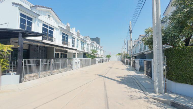 รูป บ้านหลังมุมแบบนี้... ในโครงการอินดี้ 4 เมกะบางนา มีเข้าตลาดไม่บ่อย! พร้อมเฟอร์นิเจอร์ หันหน้าทิศใต้ อยู่สบาย ซื้อแล้วเข้าอยู่ได้ทันที  - รูปที่ 9/27