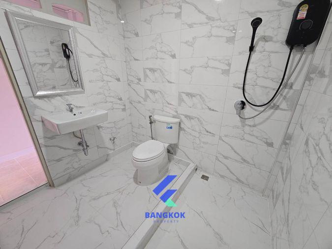 รูป 🏡✨ ขายทาวน์เฮ้าส์ 3 ชั้น รีโนเวทใหม่ทั้งหลัง | ใกล้ BTS พหลโยธิน 59 เพียง 300 เมตร 🚆 - รูปที่ 8/9