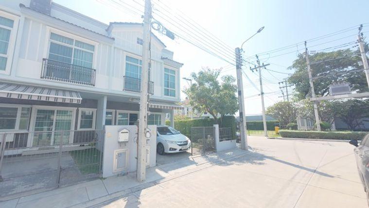 รูป บ้านหลังมุมแบบนี้... ในโครงการอินดี้ 4 เมกะบางนา มีเข้าตลาดไม่บ่อย! พร้อมเฟอร์นิเจอร์ หันหน้าทิศใต้ อยู่สบาย ซื้อแล้วเข้าอยู่ได้ทันที  - รูปที่ 2/27