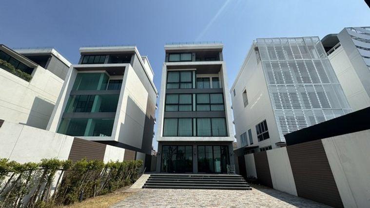 รูป โฮมออฟฟิศระดับ Luxury ทำเลหลัง Central EastVille มีลิฟท์ส่วนตัว จอดรถ 10 คัน ครบทั้งทำงานและอยู่อาศัยในหลังเดียว! - รูปที่ 1/20
