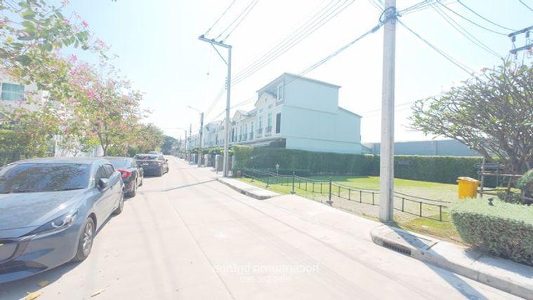 รูป บ้านหลังมุมแบบนี้... ในโครงการอินดี้ 4 เมกะบางนา มีเข้าตลาดไม่บ่อย! พร้อมเฟอร์นิเจอร์ หันหน้าทิศใต้ อยู่สบาย ซื้อแล้วเข้าอยู่ได้ทันที - รูปที่ 6/27