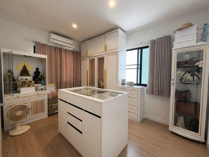 รูป ขายทาวน์โฮมอิสระ ต่อเติมพร้อมอยู่ หมู่บ้านเสนา วิลเลจ รามอินทรา กม.9 - รูปที่ 17/18